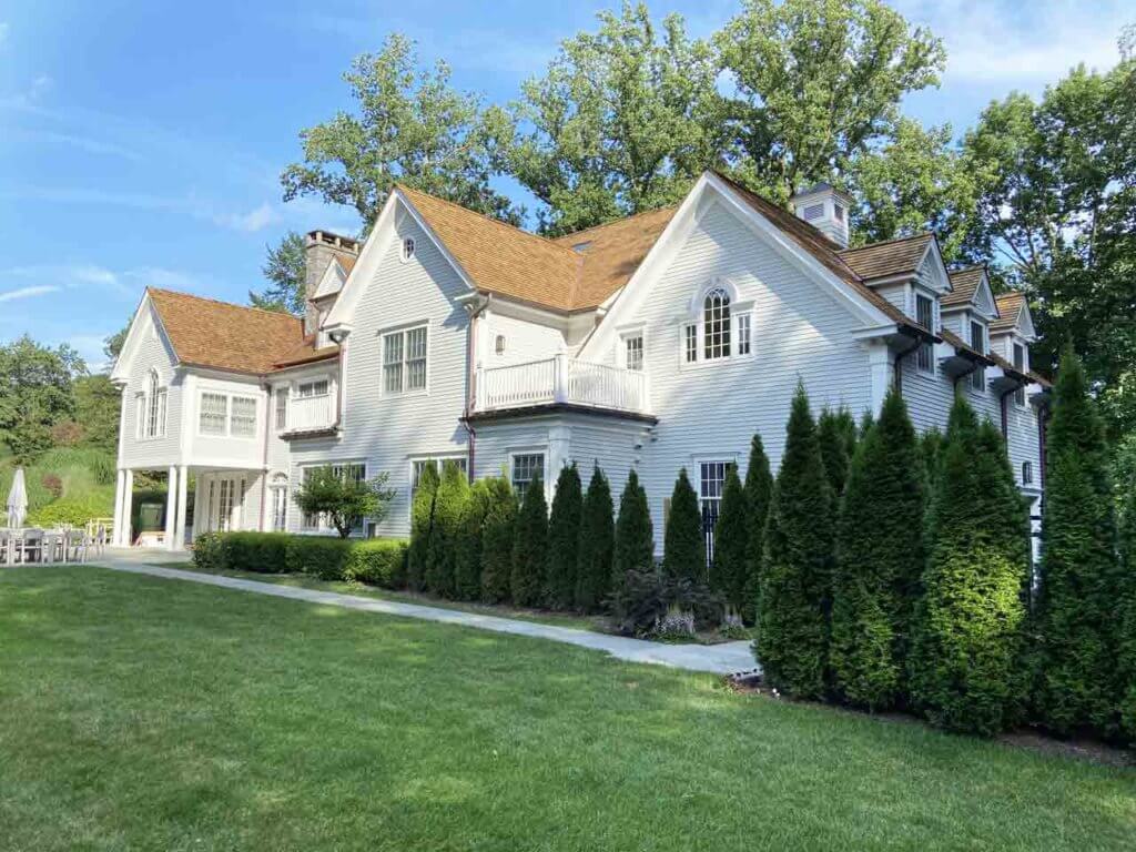 Home with Tapersawn cedar shingles