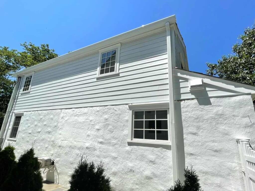 White James Hardie siding on home in Mount Vernon