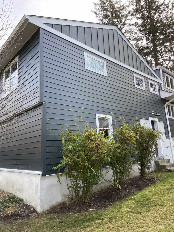 Blue JamesHardie siding on home on Tarrytown